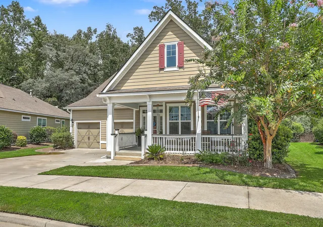 Photo 2 of Single family home for sale at 128 Phoebe Rd, Summerville, SC 29483 | MLS# 26023054 | Listing updated on 2026-09-17