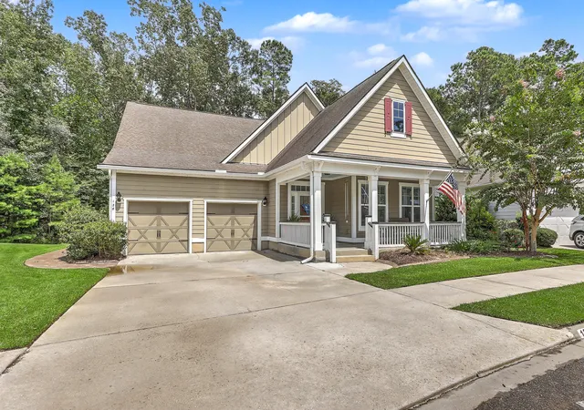 Photo 3 of Single family home for sale at 128 Phoebe Rd, Summerville, SC 29483 | MLS# 26023054 | Listing updated on 2026-09-17