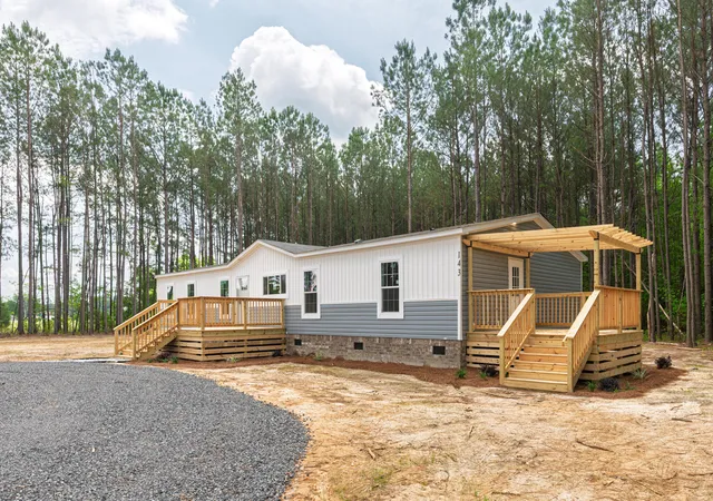 Homes for sale in Eutawville, SC | 143 Bonanza Dr, Eutawville, SC 29048 | MLS# 26013575