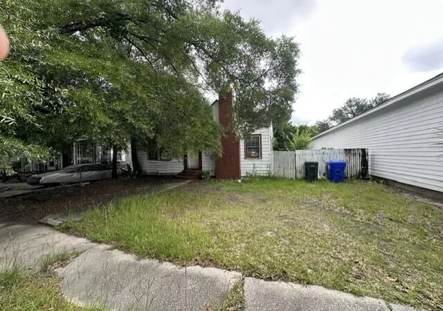 Photo 3 of Sale Pending at 1302 Hester St, Charleston, SC 29403 | MLS# 26016008 | Listing updated on 2026-06-11