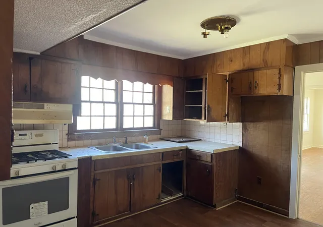 Photo 3 of Single family home for sale at 1102 N Lemacks St, Walterboro, SC 29488 | MLS# 26018257 | Listing updated on 2026-09-03