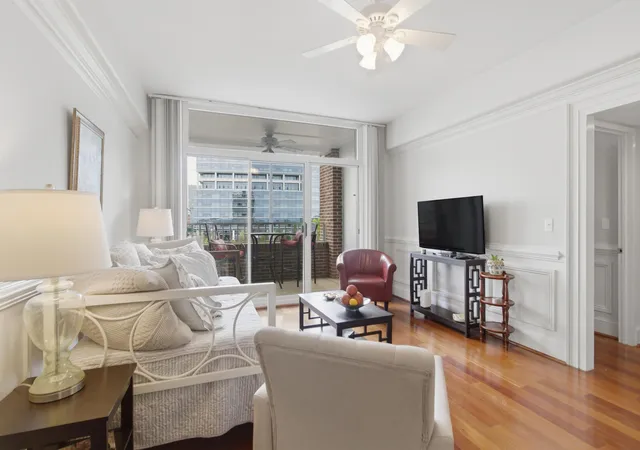 Homes for sale in Charleston, SC | 14 Lockwood Dr #Apt 3h, Charleston, SC 29401 | MLS# 26010105