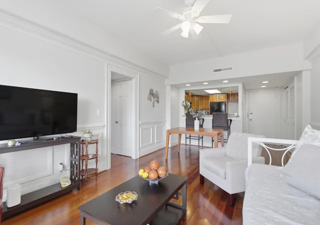 Homes for sale in Charleston, SC | 14 Lockwood Dr #Apt 3h, Charleston, SC 29401 | MLS# 26010105
