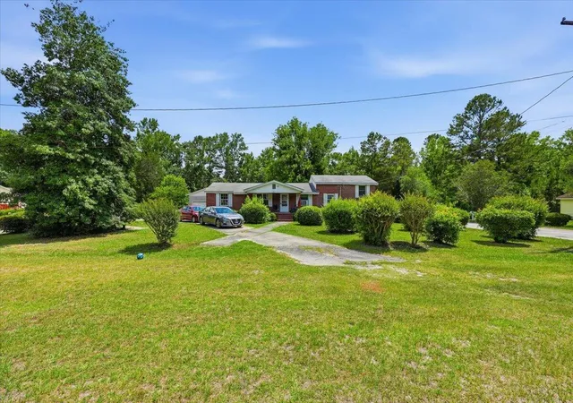 Photo 2 of Single family home for sale at 100 Henry St, Bamberg, SC 29003 | MLS# 26018579 | Listing updated on 2026-08-31