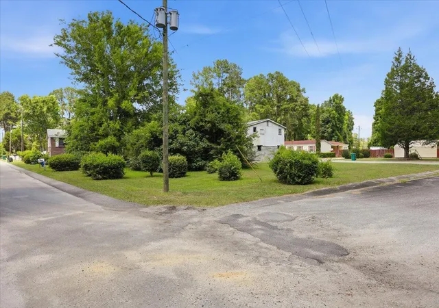 Photo 3 of Single family home for sale at 100 Henry St, Bamberg, SC 29003 | MLS# 26018579 | Listing updated on 2026-08-31