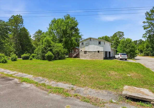 Photo 4 of Single family home for sale at 100 Henry St, Bamberg, SC 29003 | MLS# 26018579 | Listing updated on 2026-08-31