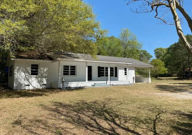 Homes for sale in Eutawville, SC | 12139 Old Number Six Hwy, Eutawville, SC 29048 | MLS# 26009225