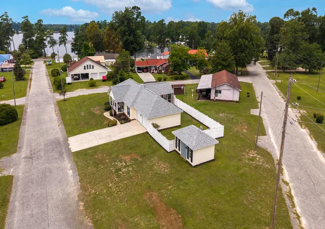 Photo 3 of Single family home for sale at 1026 Radius St, Manning, SC 29102 | MLS# 26021681 | Listing updated on 2026-09-02