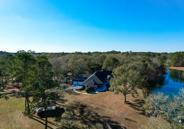 Homes for sale in Ravenel, SC | 6615 Old Jacksonboro Rd, Ravenel, SC 29470 | MLS# 26019530