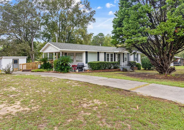 Homes for sale in Elloree, SC | 1510 Tee Vee Rd, Elloree, SC 29047 | MLS# 25028245