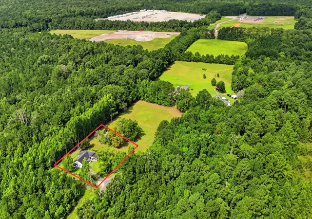 Photo 4 of Single family home for sale at 1129 Felix Ln, Summerville, SC 29483 | MLS# 26022102 | Listing updated on 2026-10-06