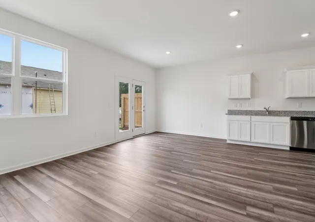 Photo 3 of Sale Pending at 128 Cotton Leaf Blvd #6, Summerville, SC 29486 | MLS# 26020282 | Listing updated on 2026-07-25