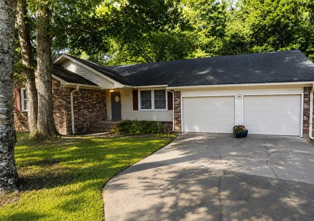 Photo 1 of Single family home for sale at 412 Red Fox Run, Summerville, SC 29485 | MLS# 26022249 | Listing updated on 2026-09-23