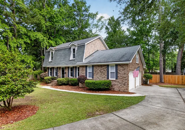 Photo 2 of Single family home for sale at 103 Laurens Ct, Summerville, SC 29485 | MLS# 26013715 | Listing updated on 2026-09-03