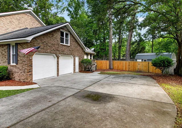 Photo 3 of Single family home for sale at 103 Laurens Ct, Summerville, SC 29485 | MLS# 26013715 | Listing updated on 2026-09-03