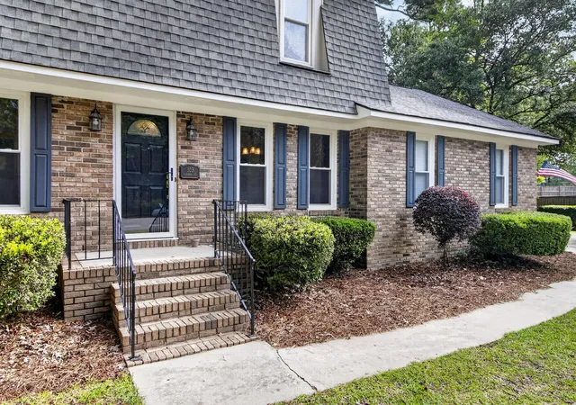 Photo 3 of Single family home for sale at 103 Laurens Ct, Summerville, SC 29485 | MLS# 26013715 | Listing updated on 2026-09-03