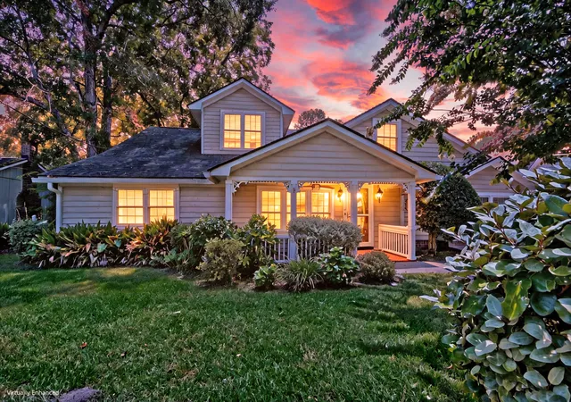 Photo 1 of Single family home for sale at 1639 Central Ave, Summerville, SC 29483 | MLS# 26020415 | Listing updated on 2026-08-31