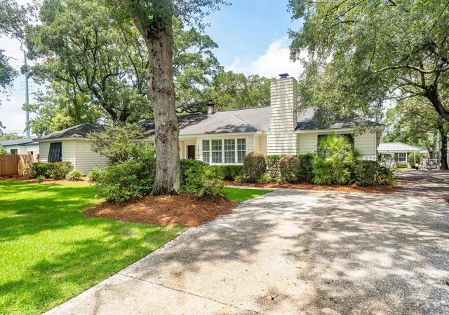 Photo 4 of Single family home for sale at 1670 Hunley Ave, Charleston, SC 29412 | MLS# 26022507 | Listing updated on 2026-10-05