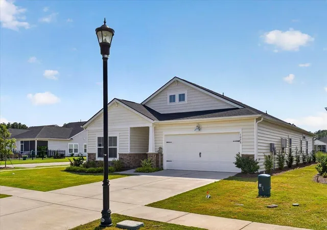 Photo 4 of Single family home for sale at 1028 Captain View Ct, Summerville, SC 29485 | MLS# 26023301 | Listing updated on 2026-10-06