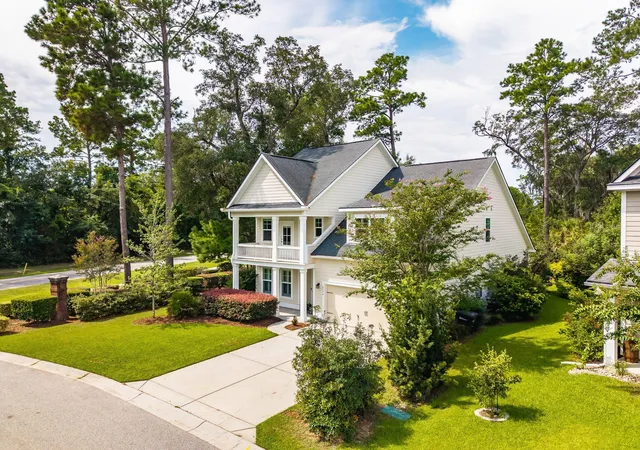 Photo 2 of Single family home for sale at 2576 Larch Ln, Mount Pleasant, SC 29466 | MLS# 26024389 | Listing updated on 2026-09-15