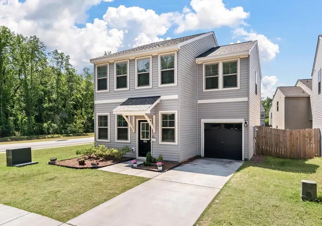 Homes for sale in Summerville, SC | 1056 Berry Patch Cir, Summerville, SC 29485 | MLS# 26016844