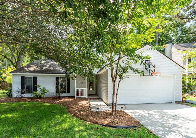 Photo 1 of Single family home for sale at 1231 Ctr Lake Dr, Mount Pleasant, SC 29464 | MLS# 26020634 | Listing updated on 2026-07-22