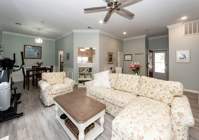 Photo 4 of Single family home for sale at 1231 Ctr Lake Dr, Mount Pleasant, SC 29464 | MLS# 26020634 | Listing updated on 2026-07-22