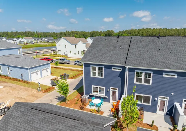 Photo 3 of Townhouse for sale at 601 Southview Ln, Summerville, SC 29486 | MLS# 26021846 | Listing updated on 2026-08-04