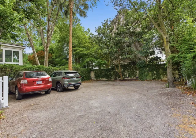 2nd image of 8 Pitt St, Charleston, SC 29401
