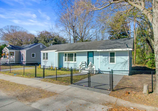 Homes for sale in North Charleston, SC | 2006 Alton St, North Charleston, SC 29406 | MLS# 26004829