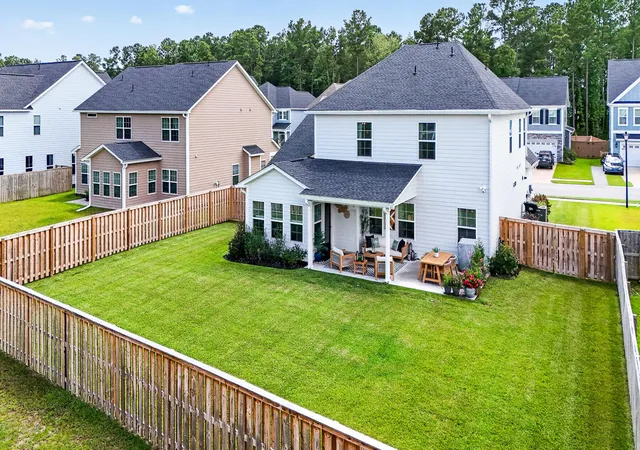 Photo 3 of Single family home for sale at 275 Fiddleback Dr, Summerville, SC 29486 | MLS# 26022609 | Listing updated on 2026-09-13