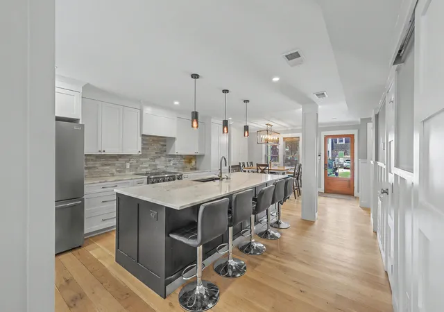 5th image of 952 Myrtle Ct, Mount Pleasant, SC 29464 | MLS# 26021270