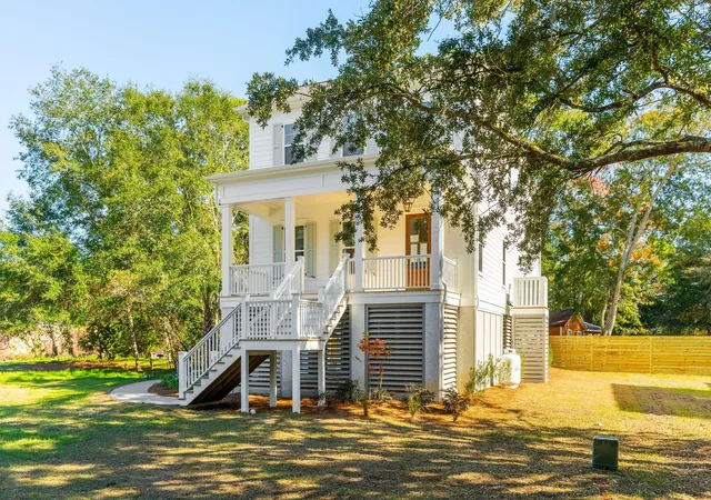 Homes for sale in Mount Pleasant, SC | 1129 Hamlin Rd, Mount Pleasant, SC 29466 | MLS# 26011984