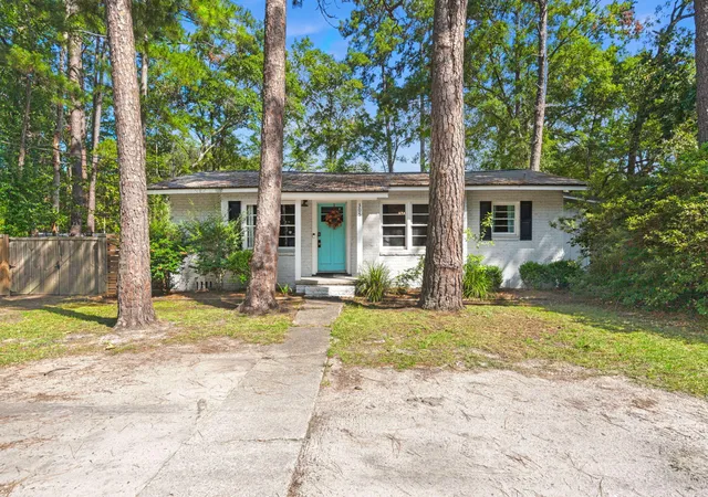 Homes for sale in Walterboro, SC | 305 Forest Cir, Walterboro, SC 29488 | MLS# 26019511