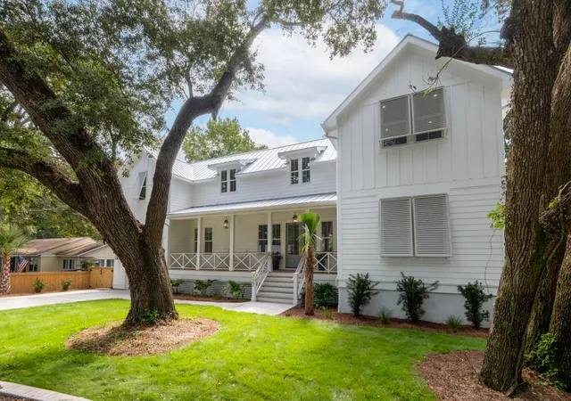 Photo 1 of Single family home for sale at 727 Mccants Dr, Mount Pleasant, SC 29464 | MLS# 26022526 | Listing updated on 2026-09-11