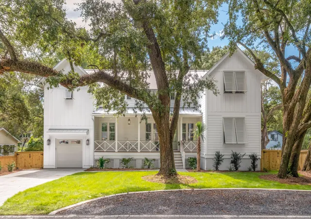 Photo 2 of Single family home for sale at 727 Mccants Dr, Mount Pleasant, SC 29464 | MLS# 26022526 | Listing updated on 2026-09-11
