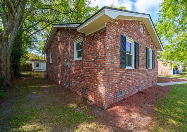 Photo 3 of Single family home for sale at 2219 N Dallerton Cir, Charleston, SC 29414 | MLS# 26009900 | Listing updated on 2026-09-08