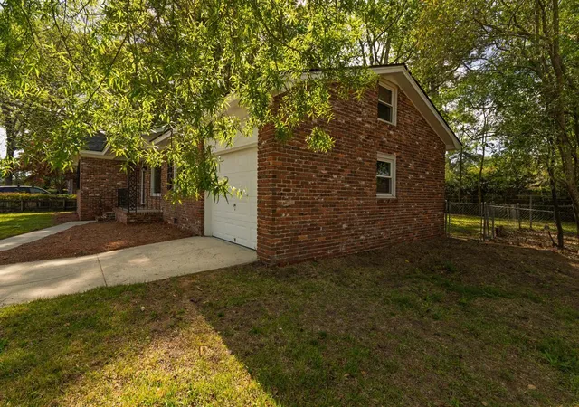 Photo 4 of Single family home for sale at 2219 N Dallerton Cir, Charleston, SC 29414 | MLS# 26009900 | Listing updated on 2026-09-08