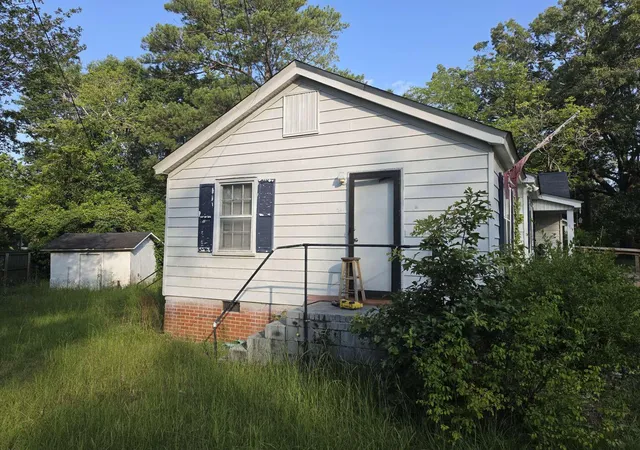 Photo 2 of Single family home for sale at 9 Kenilworth Ave, Sumter, SC 29150 | MLS# 26020591 | Listing updated on 2026-08-24