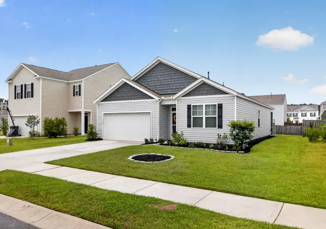 Photo 2 of Single family home for sale at 160 Lagoona Dr, Summerville, SC 29483 | MLS# 26021554 | Listing updated on 2026-09-11