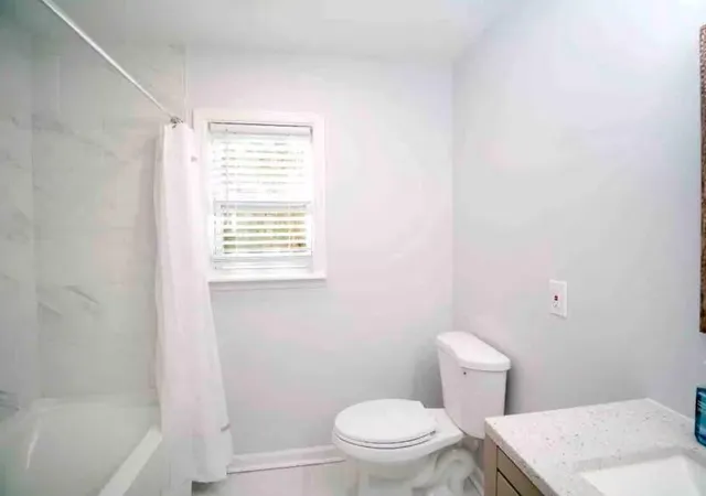 Homes for sale in Hanahan, SC | 5817 Chaucer Dr, Hanahan, SC 29410 | MLS# 26018342