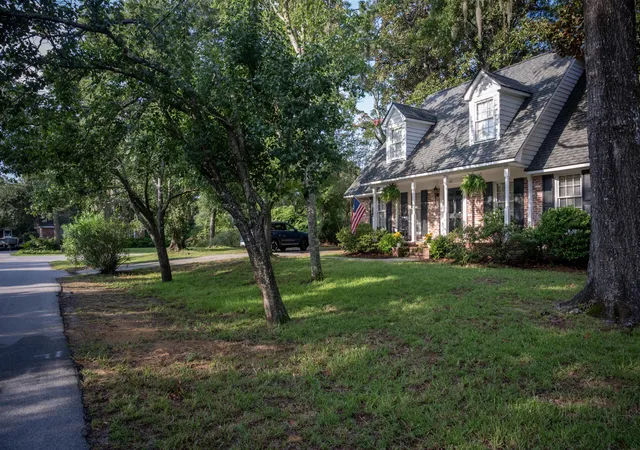 Photo 2 of Single family home for sale at 611 Beauregard St, Charleston, SC 29412 | MLS# 26023848 | Listing updated on 2026-08-24