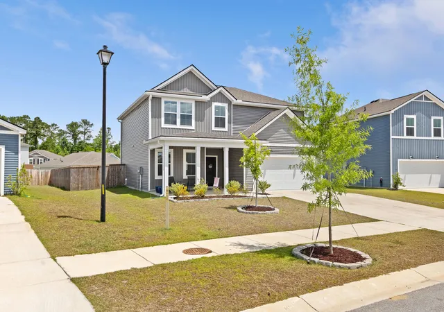 Photo 3 of Single family home for sale at 132 Eldridge St, Summerville, SC 29486 | MLS# 26015398 | Listing updated on 2026-10-14