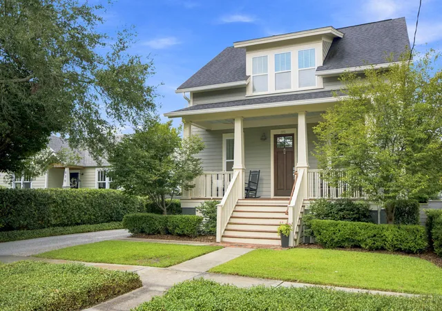 Photo 2 of Single family home for sale at 881 Ashley Ave, Charleston, SC 29403 | MLS# 26021555 | Listing updated on 2026-09-17
