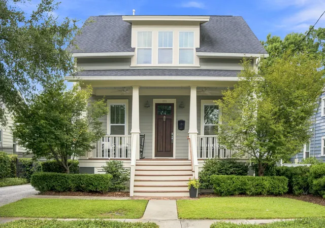 Photo 3 of Single family home for sale at 881 Ashley Ave, Charleston, SC 29403 | MLS# 26021555 | Listing updated on 2026-09-17
