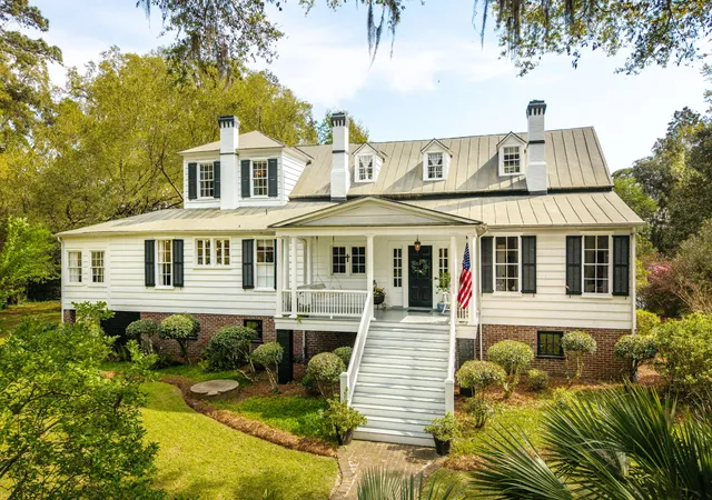 Photo 3 of Single family home for sale at 517 W Carolina Ave, Summerville, SC 29483 | MLS# 26014049 | Listing updated on 2026-09-01