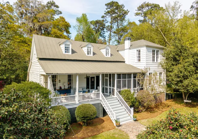 Photo 3 of Single family home for sale at 517 W Carolina Ave, Summerville, SC 29483 | MLS# 26014049 | Listing updated on 2026-09-01