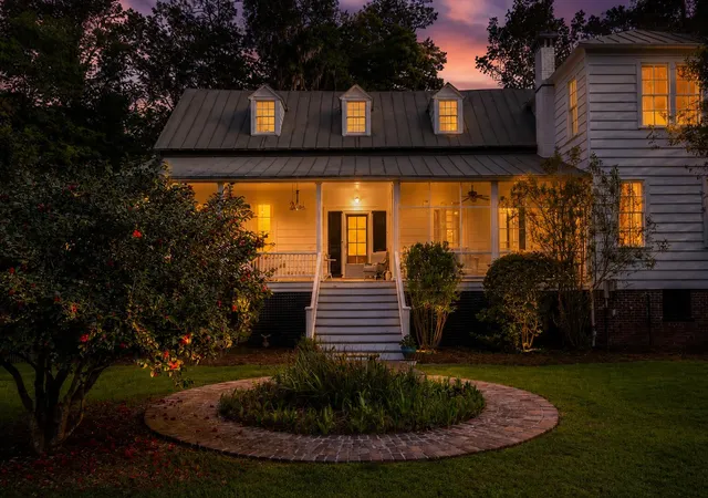 Photo 4 of Single family home for sale at 517 W Carolina Ave, Summerville, SC 29483 | MLS# 26014049 | Listing updated on 2026-09-01
