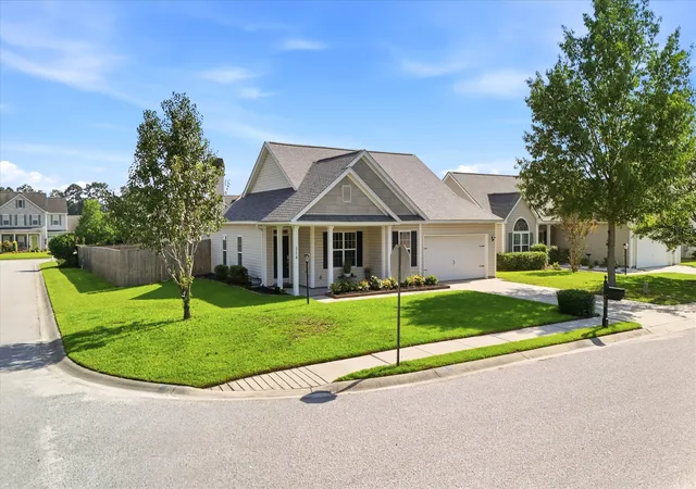 Photo 2 of Single family home for sale at 114 Cannonsmill Ln, Summerville, SC 29485 | MLS# 26023622 | Listing updated on 2026-09-13