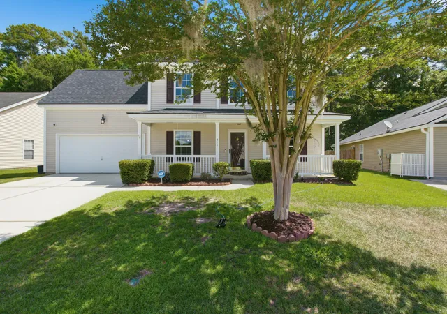 Photo 3 of Single family home for sale at 214 Eagle Ridge Rd, Summerville, SC 29485 | MLS# 26015703 | Listing updated on 2026-09-04